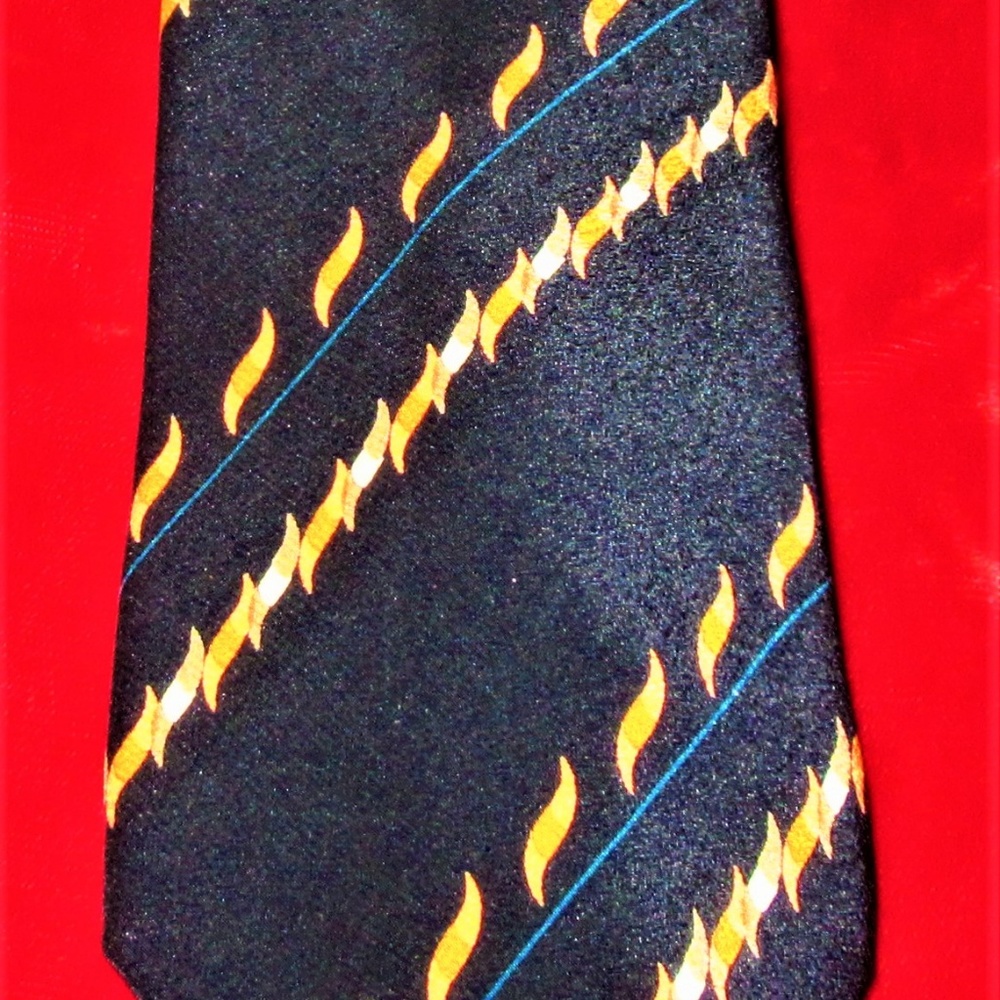 VTG CHLOE NAVY SILK FRENCH-MADE TIE W/ART DECO PAT
